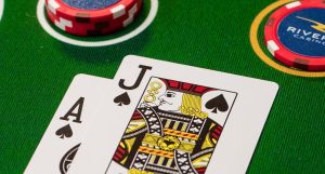 Vì sao nên chơi Blackjack trực tuyến tại nhà cái Cwin?